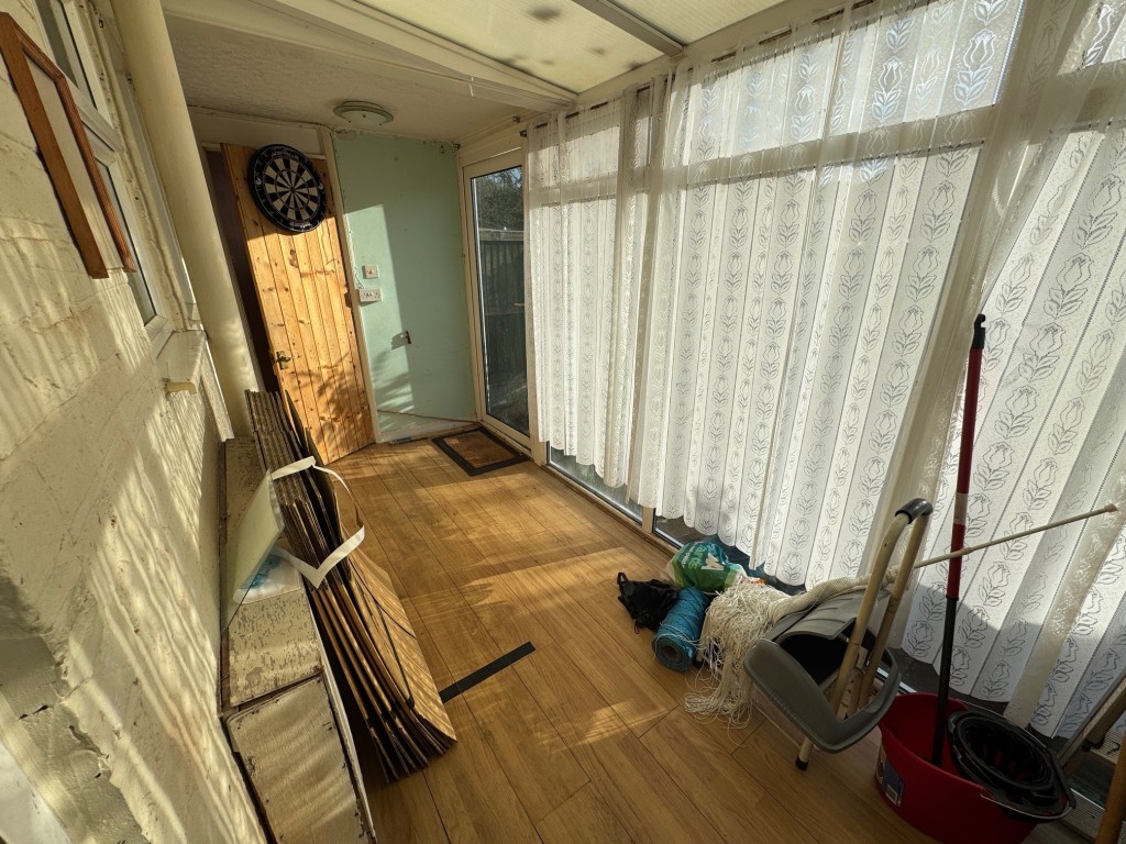 Lot: 158 - TWO-BEDROOM TERRACE HOUSE IN CITY LOCATION - Conservatory
